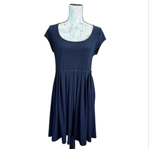 WHBM Black Scoop Neck Short Sleeve Pullover Pleated Dress M